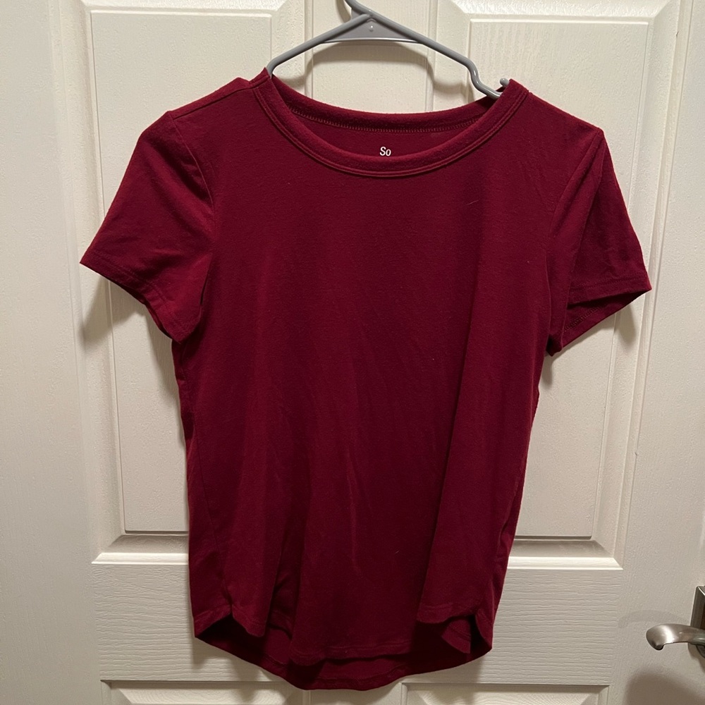 XS SO short sleeve burgundy shirt